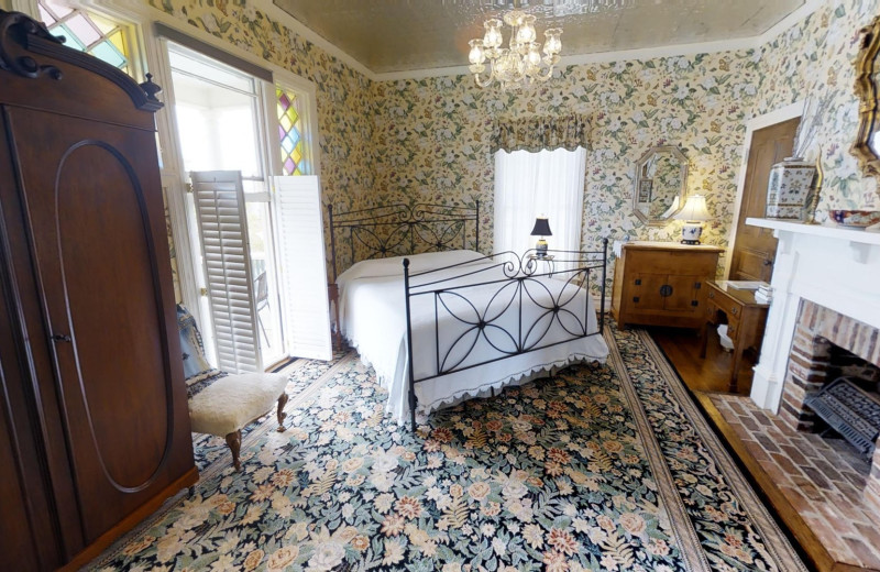 Guest room at Hanna House Bed 