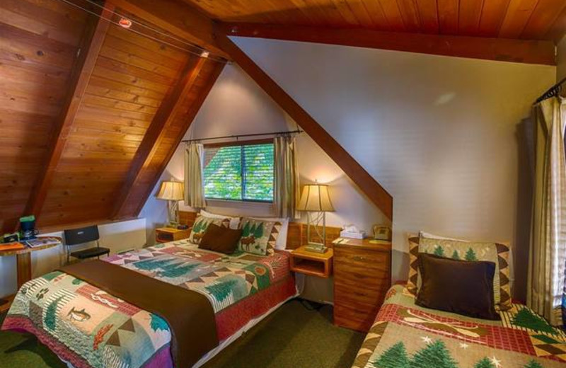 Comfortable Accommodations at Sleepy Hollow Cabins & Hotel