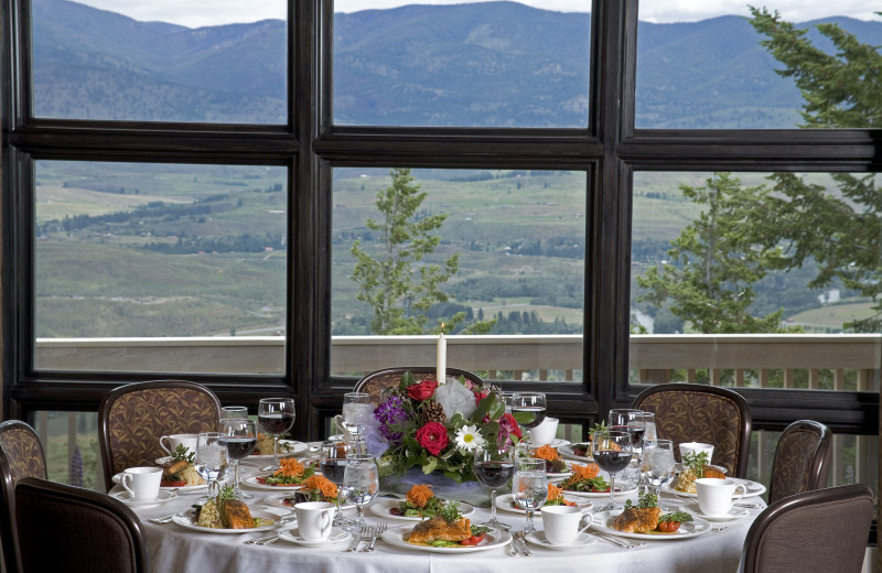 Dining at Sun Mountain Lodge.