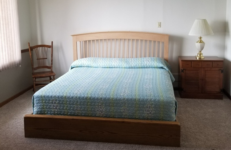 Guest bedroom at Robin's Resort.