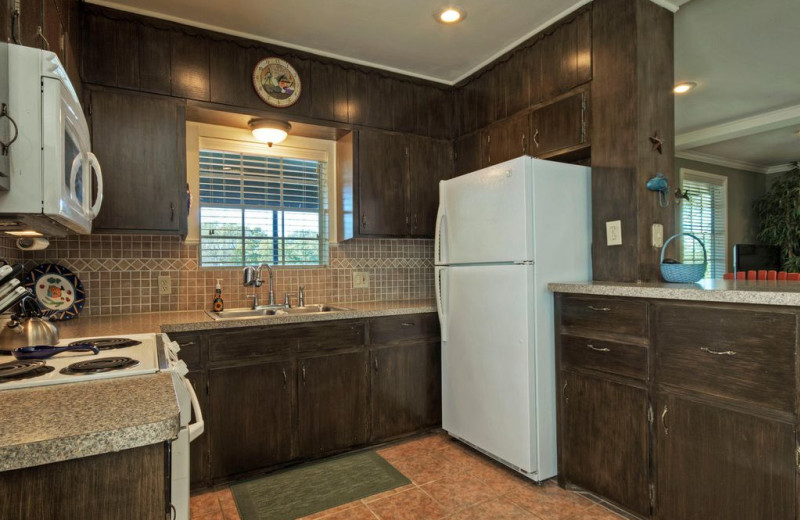 Rental kitchen at Eastbank River Respite.