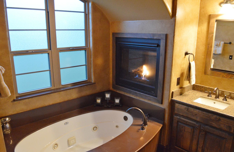 Rental bathroom at Log Country Cove.