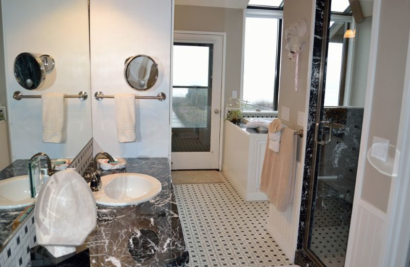 Vacation rental bathroom at Oregon Beach Vacations.
