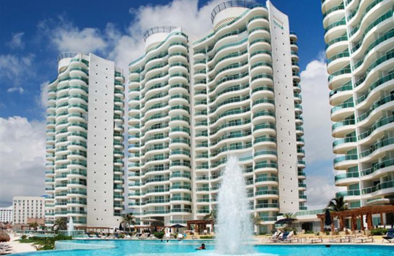 Exterior view of Bay View Grand Cancun.