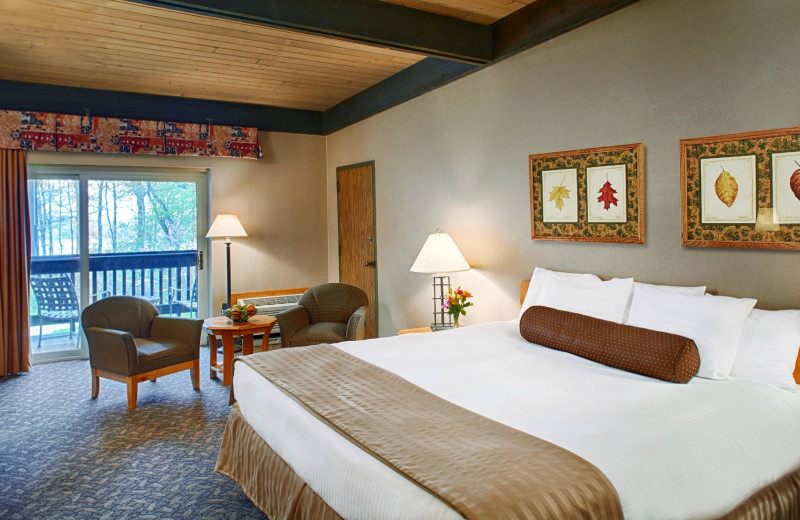 Guest room at Mohican Lodge 