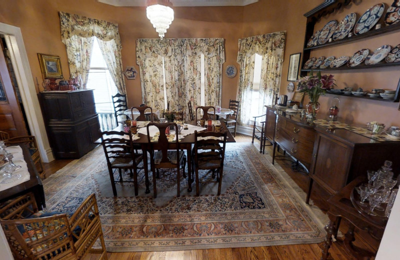 Dining at Hanna House Bed