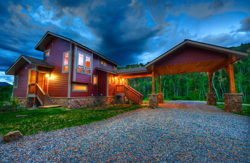 Exterior view of Wild Skies Cabin Rentals.