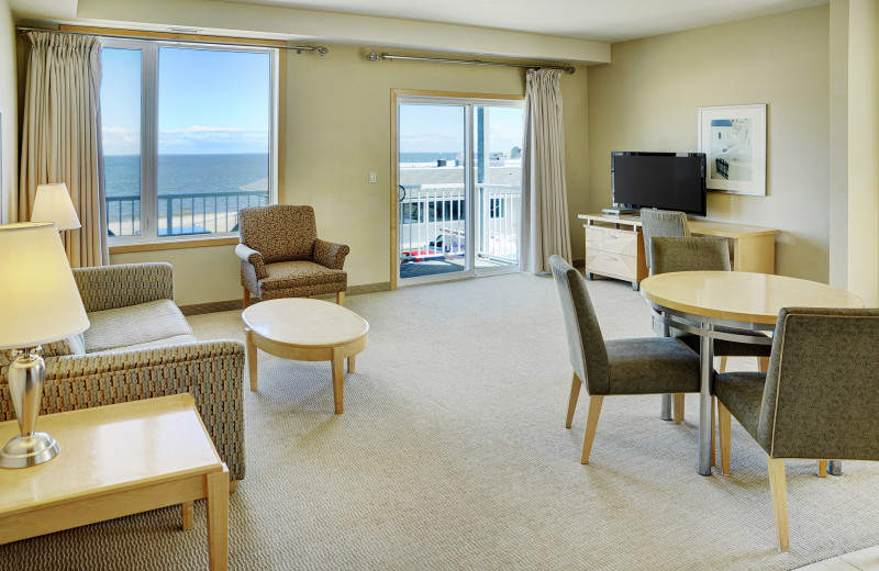 Guest room at Lakeview Resort Gimli.