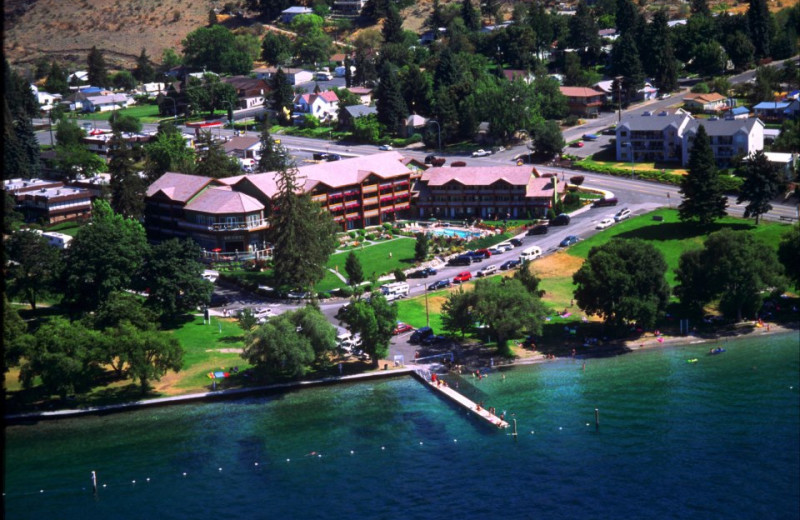 Aerial view of resort at Lakeside Lodge & Suites.