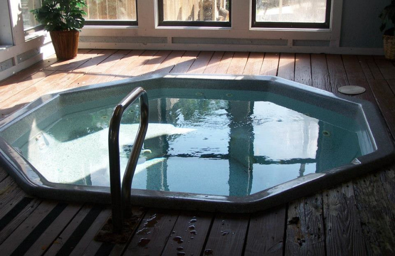 Jacuzzi at Hill Country RV Resort & Cottage Rentals.