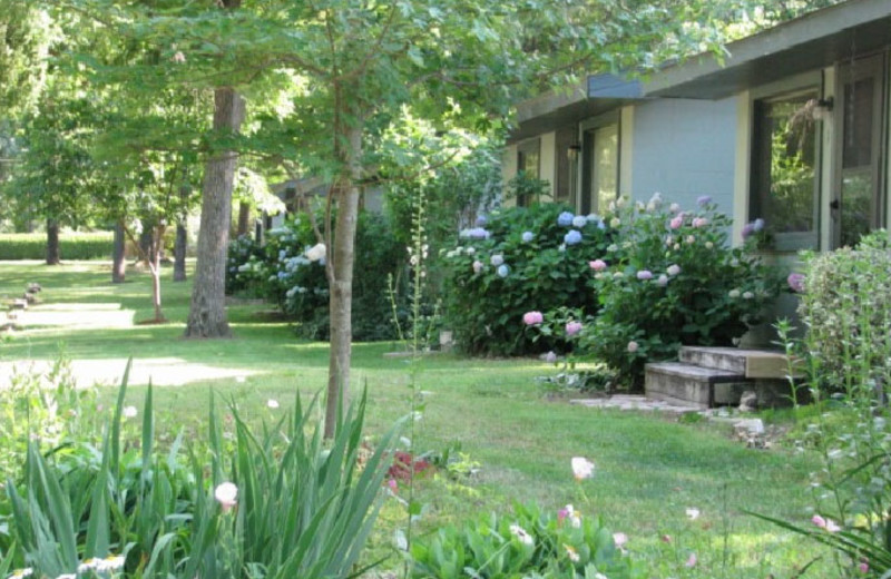 Cottage exterior at Green Valley Resort.