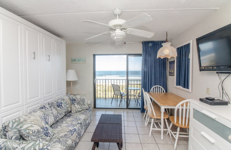 Guest living room at Beacher's Lodge Oceanfront Suites.