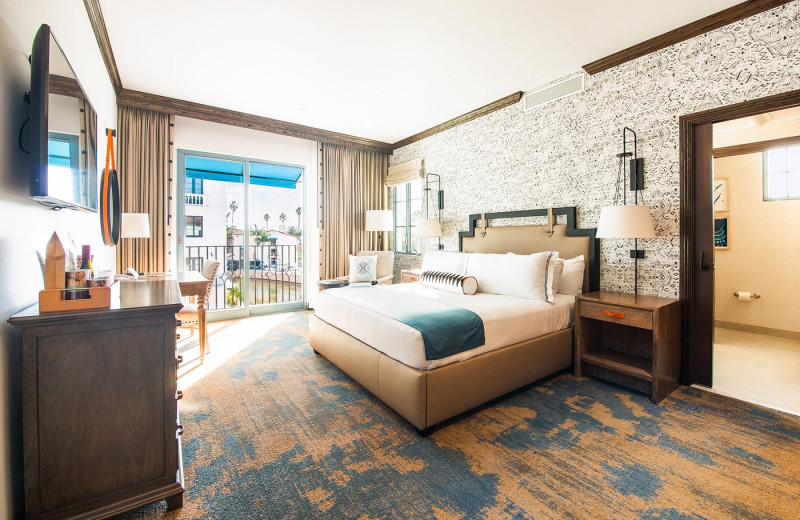 Guest room at Harbor View Inn.