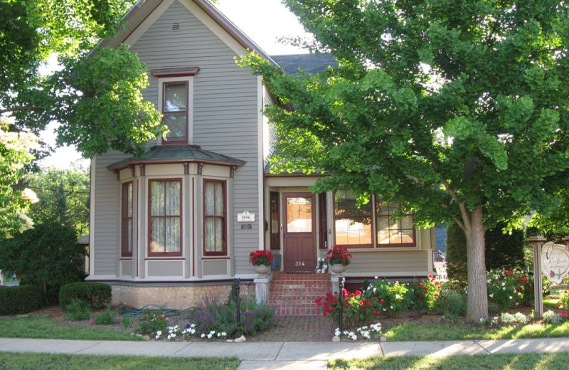 Exterior view of Victorian Rose Garden Bed and Breakfast.