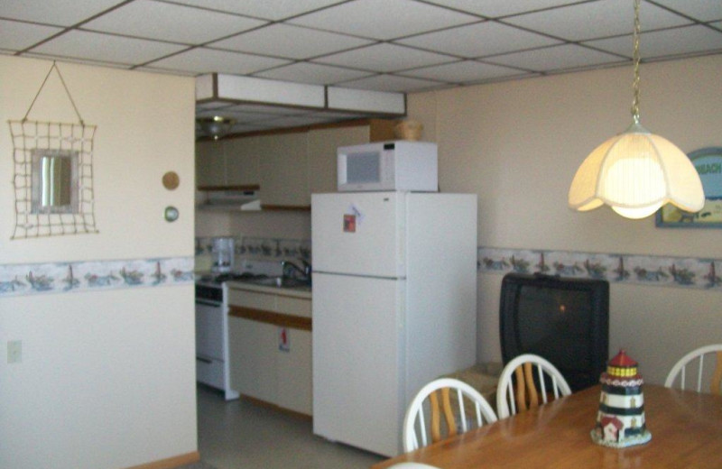 Spacious kitchen and dining area at Monterey Resort