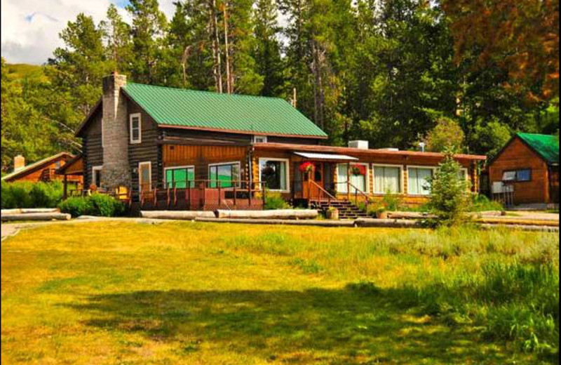 Main lodge at Triangle X Ranch.