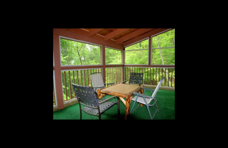 Screened porch at Hummingbird Hill Cabin Rentals.