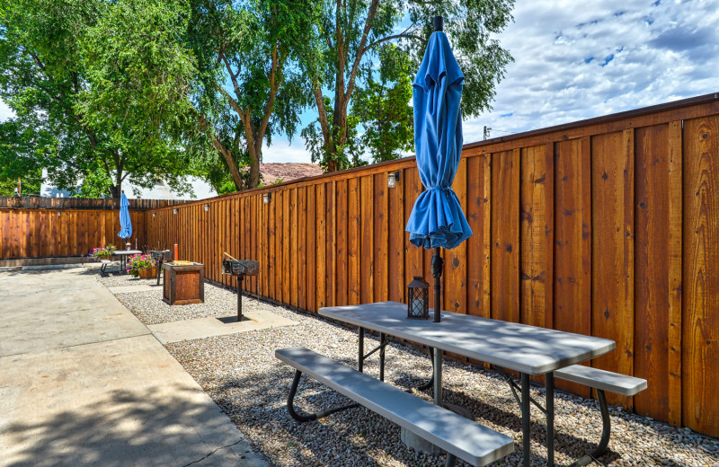 Picnic area at Moab Rustic Inn.