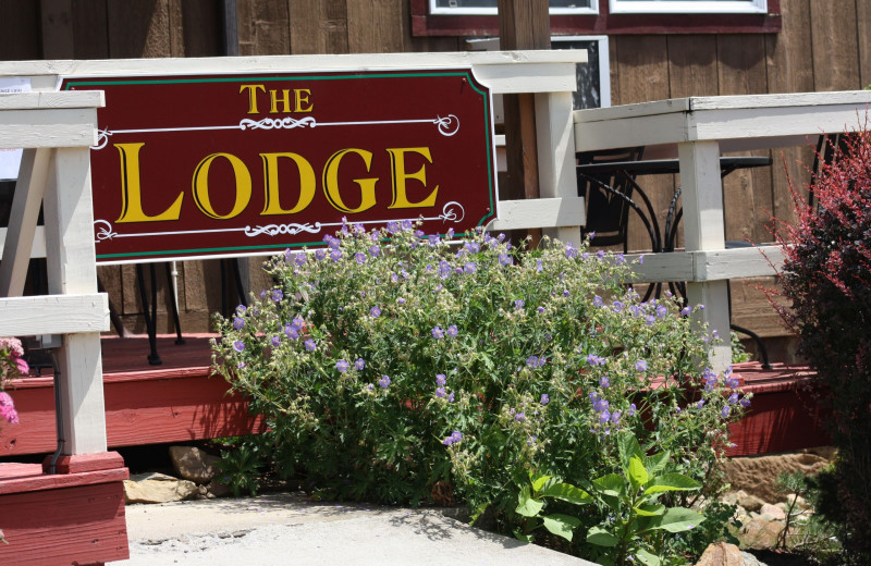 Exterior view of Spring Valley Golf and Lodge.