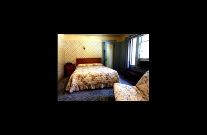 Guest room at Windrider Inn.