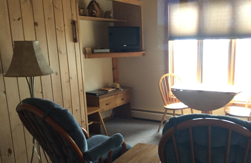 Guest living room at Thomsonite Beach Inn & Suites.