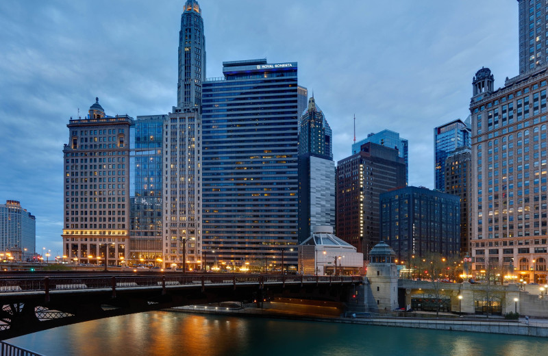 Exterior view of Royal Sonesta Chicago Riverfront.