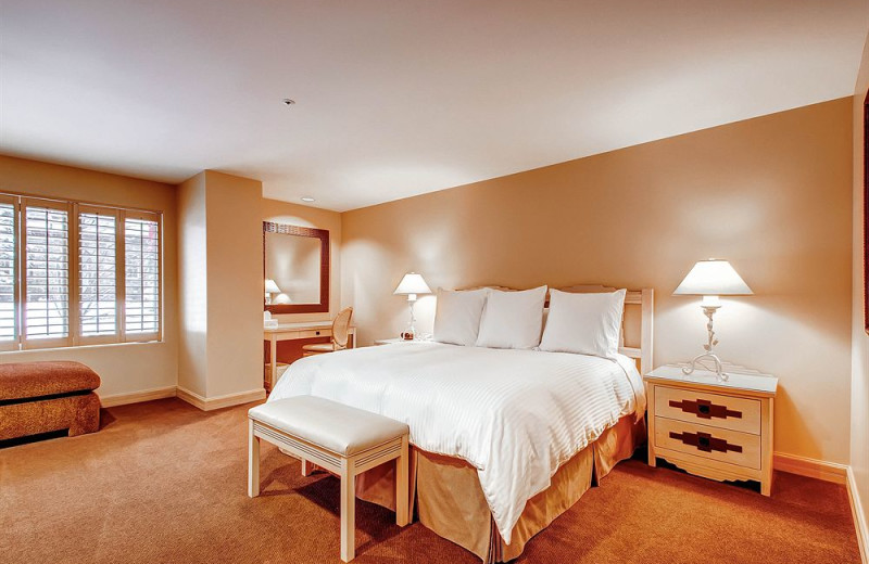 Guest bedroom at The Galatyn Lodge.