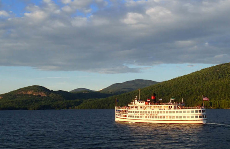 Lake cruises at The Georgian Lakeside Resort.