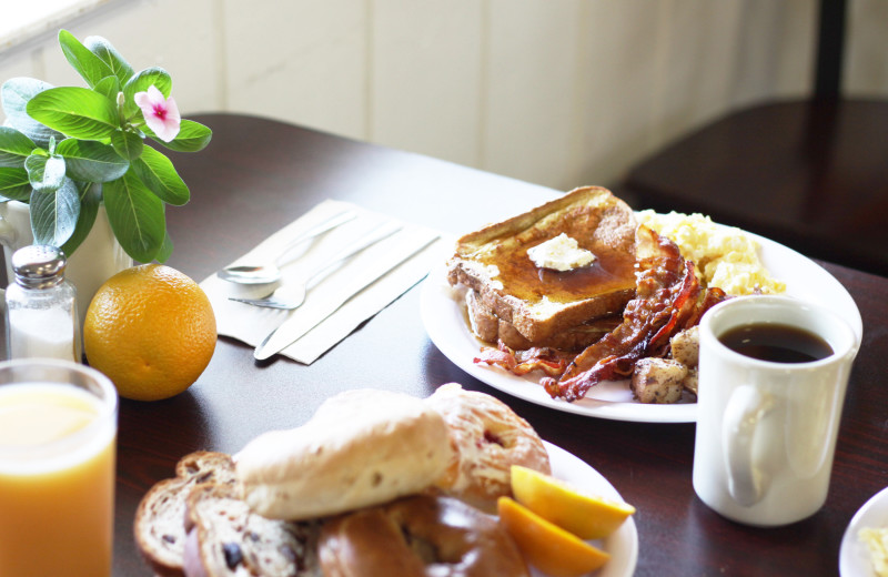 Breakfast at Southern Oaks Inn.