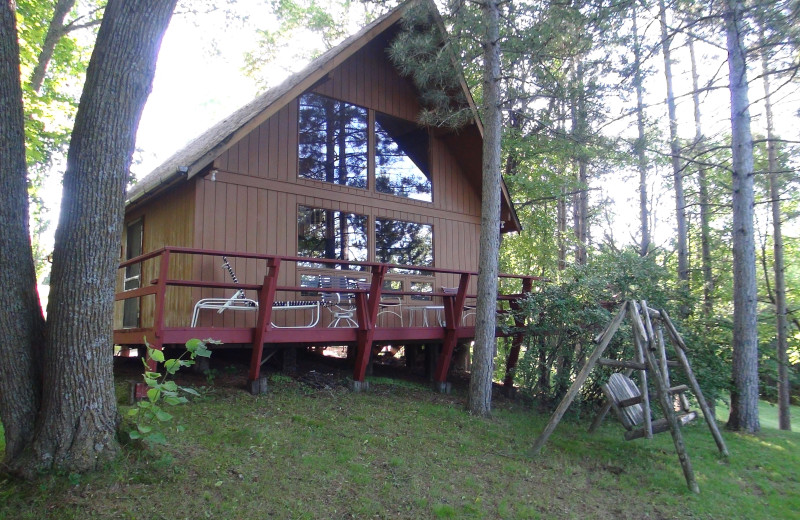 Exterior View Five Lakes Resort.