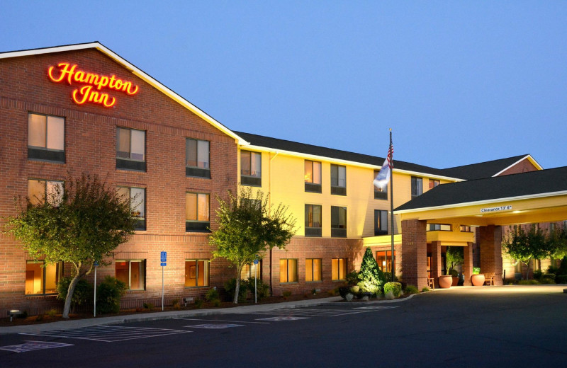 Exterior view of Hampton Inn Medford, OR.