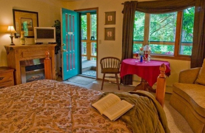 Guest suite at A Pearson's Pond Luxury Suites and Adventures.