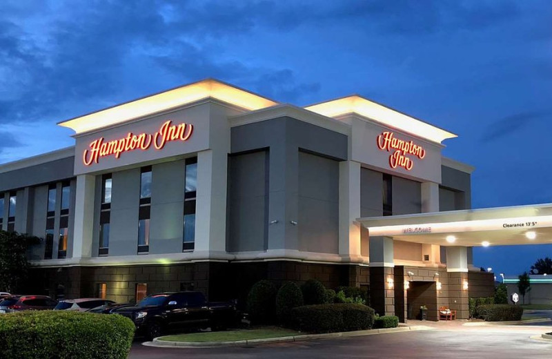 Exterior view of Hampton Inn Warner Robins.