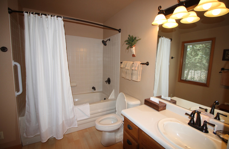 Guest bathroom at Riverwood on Fall River.