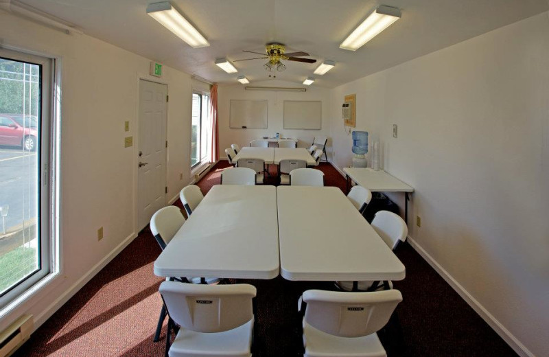 Meeting room at Alpine Trail Ridge Inn.