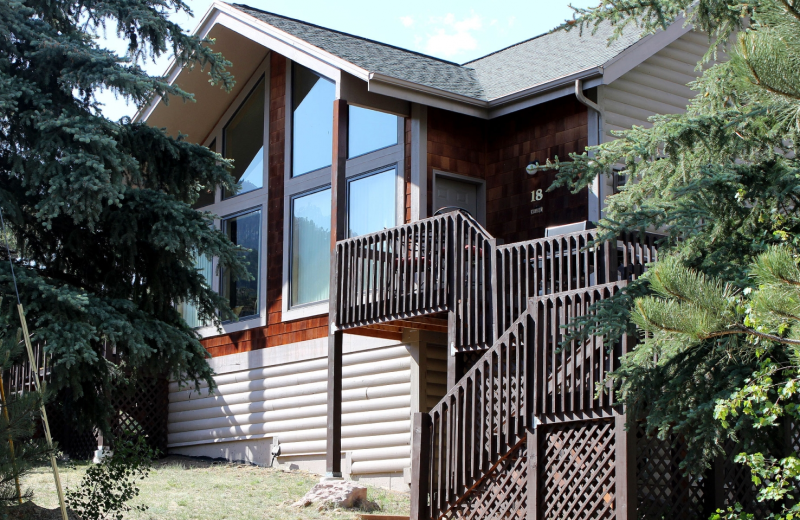 Deluxe Spa Suite exterior at Sunnyside Knoll Resort.