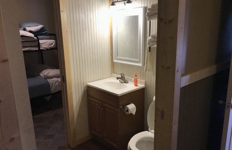 Guest bathroom at Tanglewood Lodge.