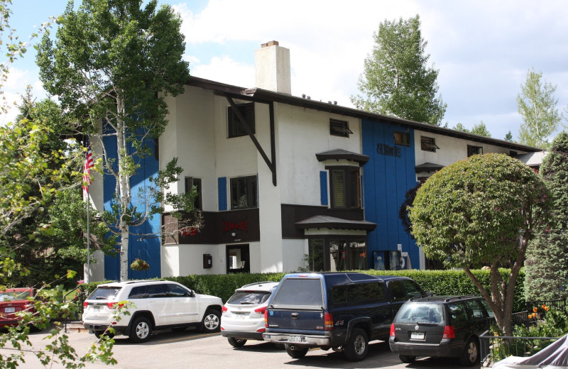 Exterior view of St. Moritz Lodge & Condominiums.