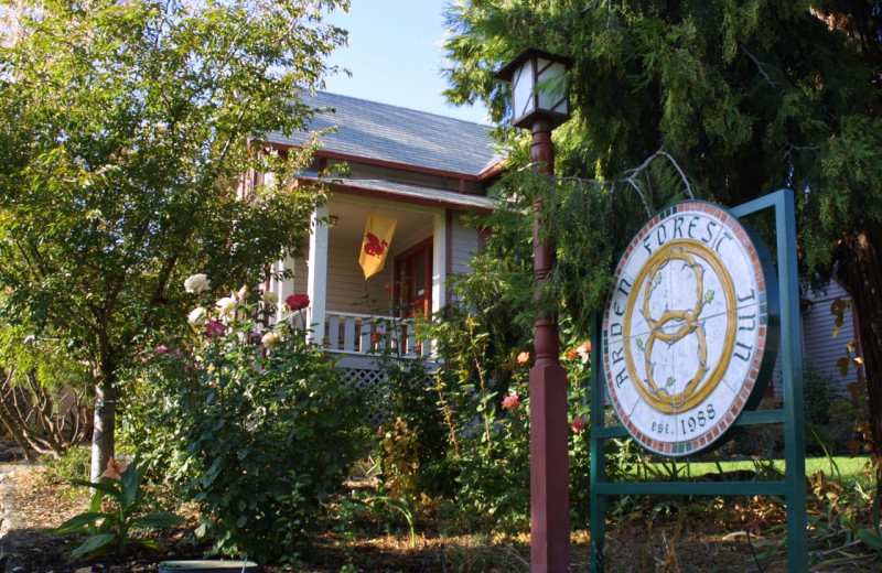 Exterior view of Arden Forest Inn.