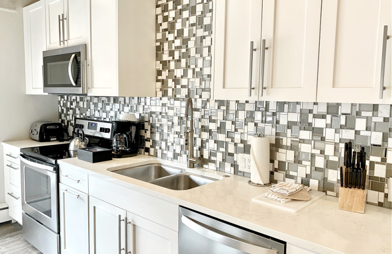 Guest kitchen at Aspen Square Condominium Hotel.