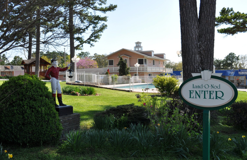 Exterior view of Land O Nod Inn.