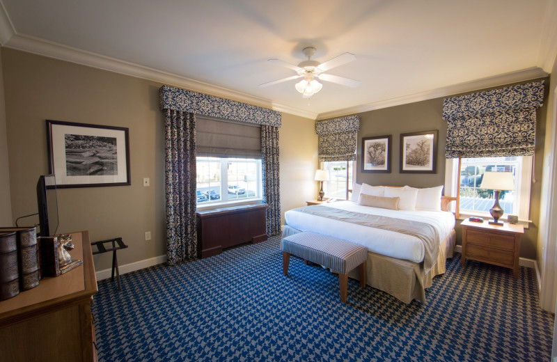 Guest bedroom at Holiday Inn Club Vacations Williamsburg Resort.