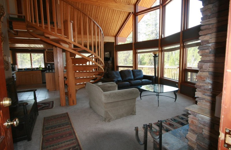 Vacation rental living room at Bear Creek Lodge.