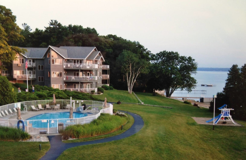 Exterior view of Bay Shore Inn.