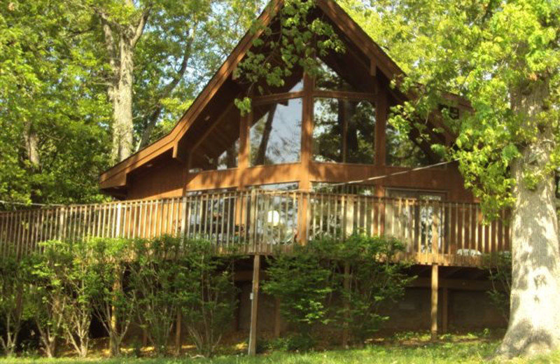 Cottage exterior at Shawnee Bay Resort.