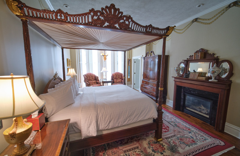 Guest room at Inn On Negley.