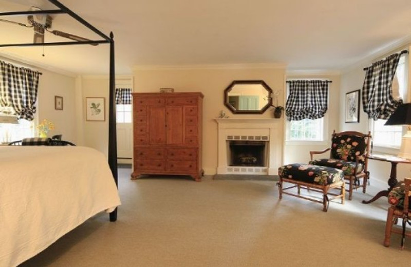 Guest bedroom at Cornucopia At Oldfield Bed & Breakfast.