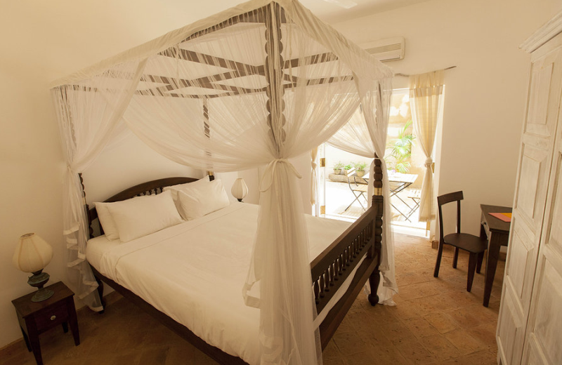 Guest bedroom at Mango House.