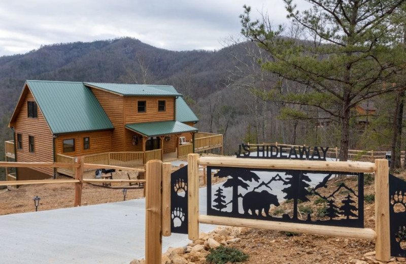 Cabin exterior at American Patriot Getaways, LLC.