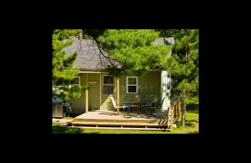 Cabin exterior at Broadwater Lodge.